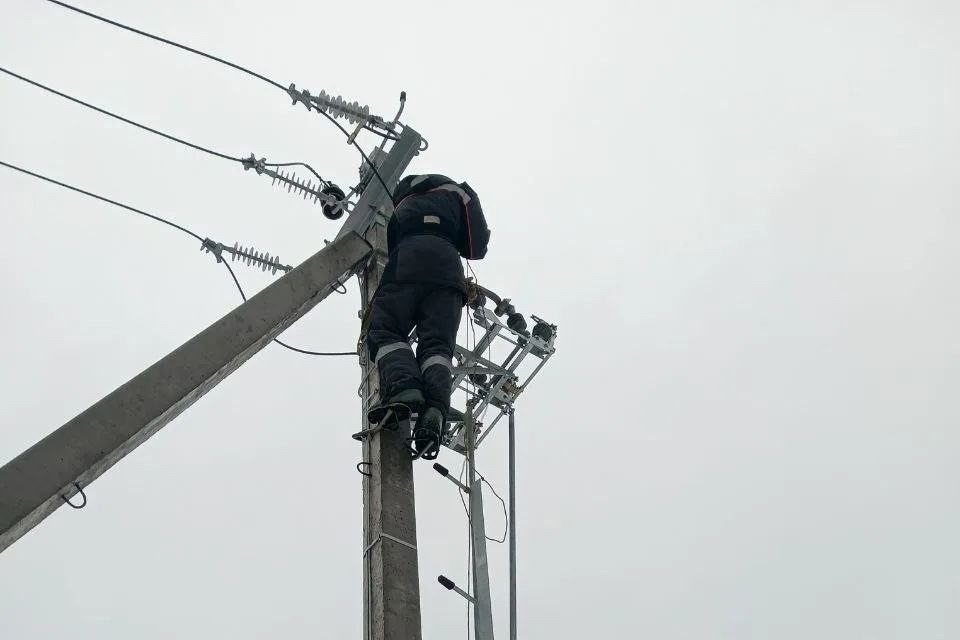 Продолжаются работы по монтажу опор